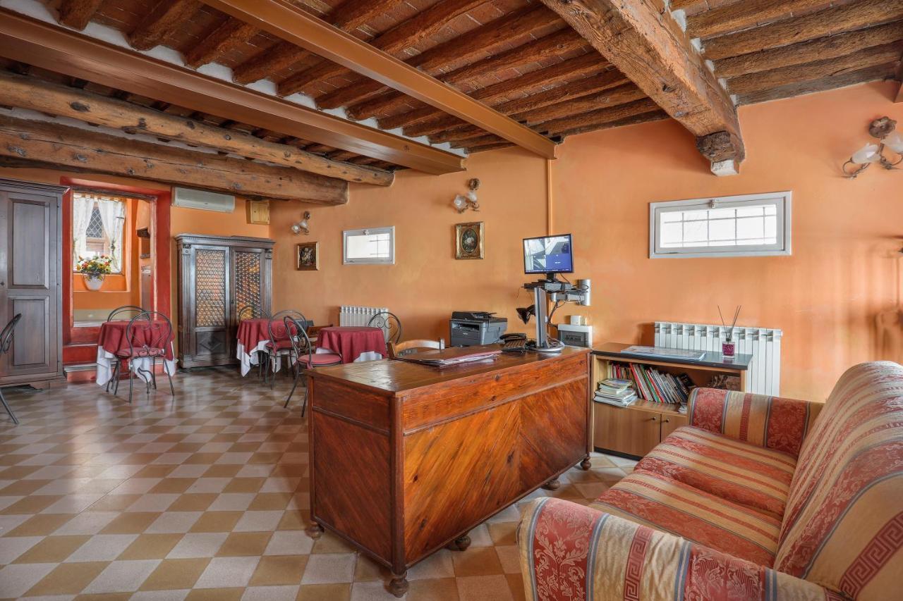 Pensión Antica Residenza Santa Chiara -city Center