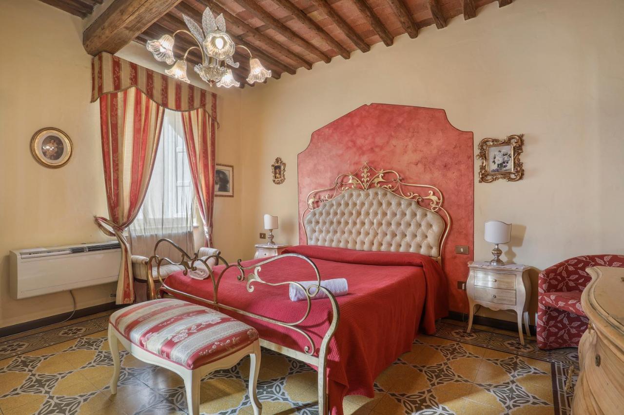 Antica Residenza Santa Chiara -city Center Pensión