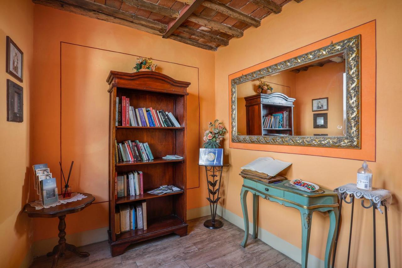 Antica Residenza Santa Chiara -city Center Guest house 3*