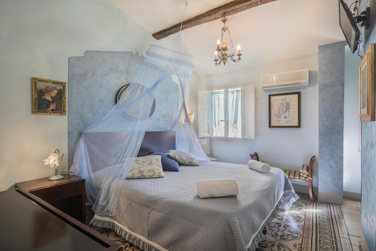 Antica Residenza Santa Chiara -city Center Guest house Lucca