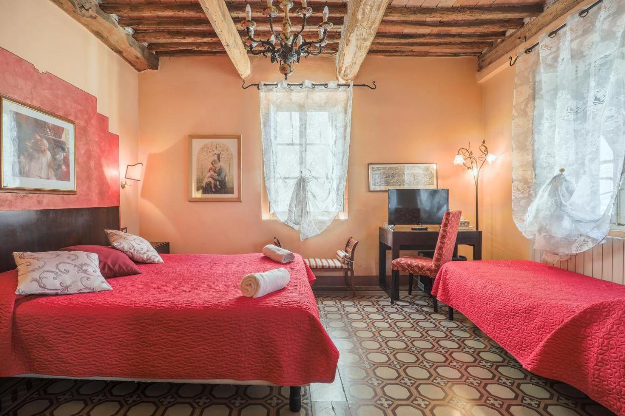 Antica Residenza Santa Chiara -city Center Pensión