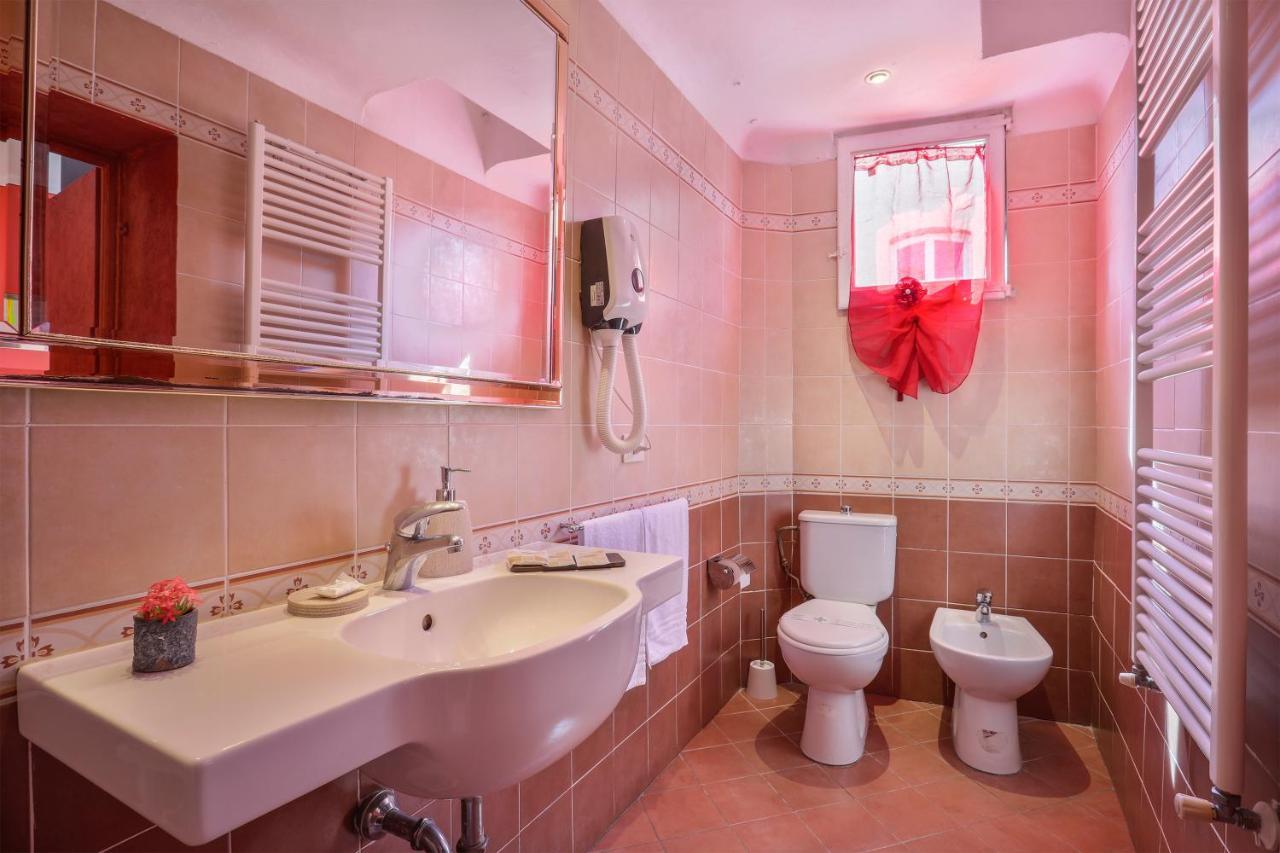 Antica Residenza Santa Chiara -city Center Gasthof 3*