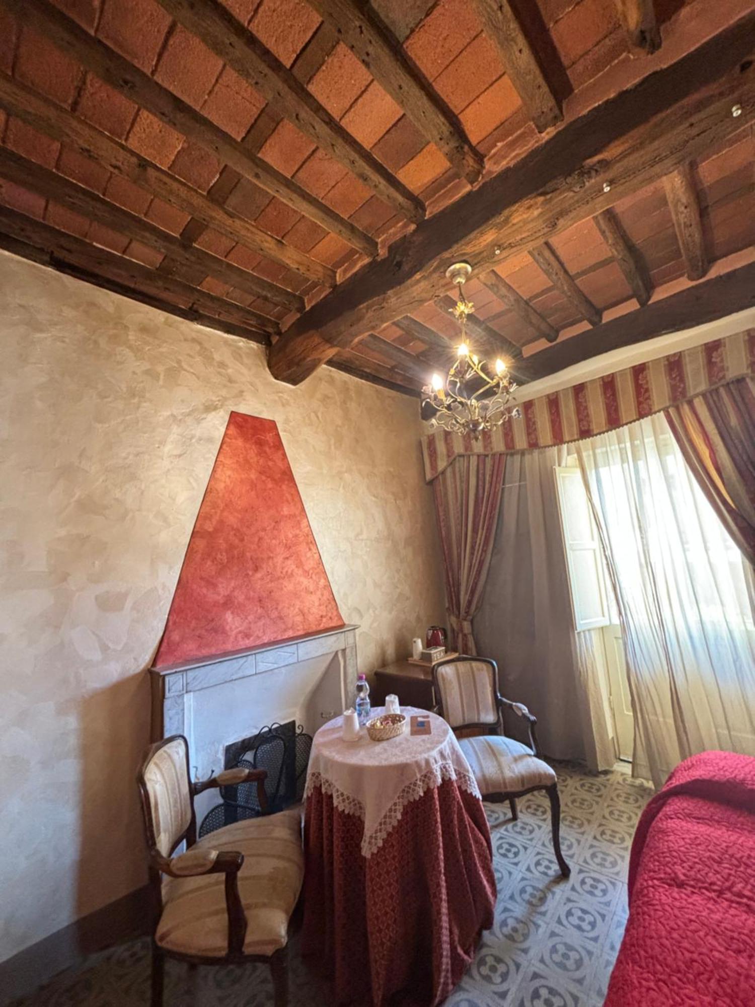 Antica Residenza Santa Chiara -city Center Pensión 3*