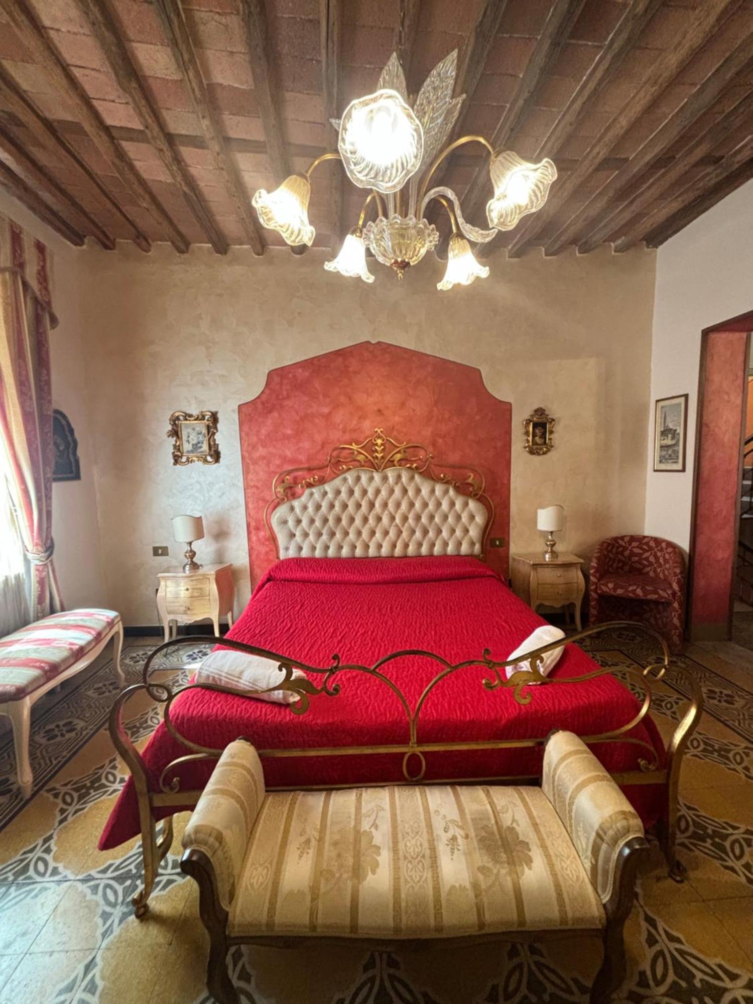 Antica Residenza Santa Chiara -city Center Pensión