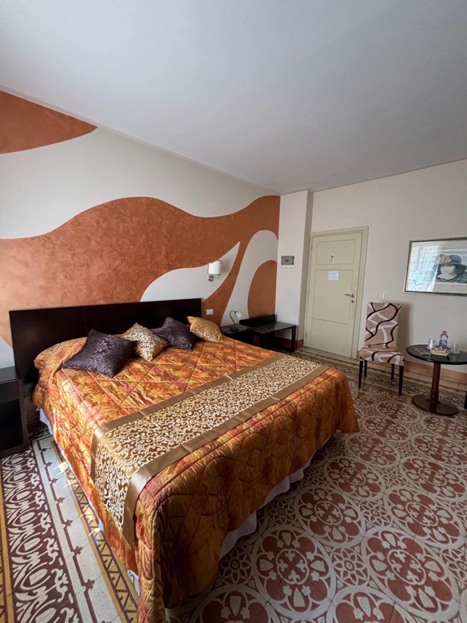 Antica Residenza Santa Chiara -city Center Maison d'hôtes