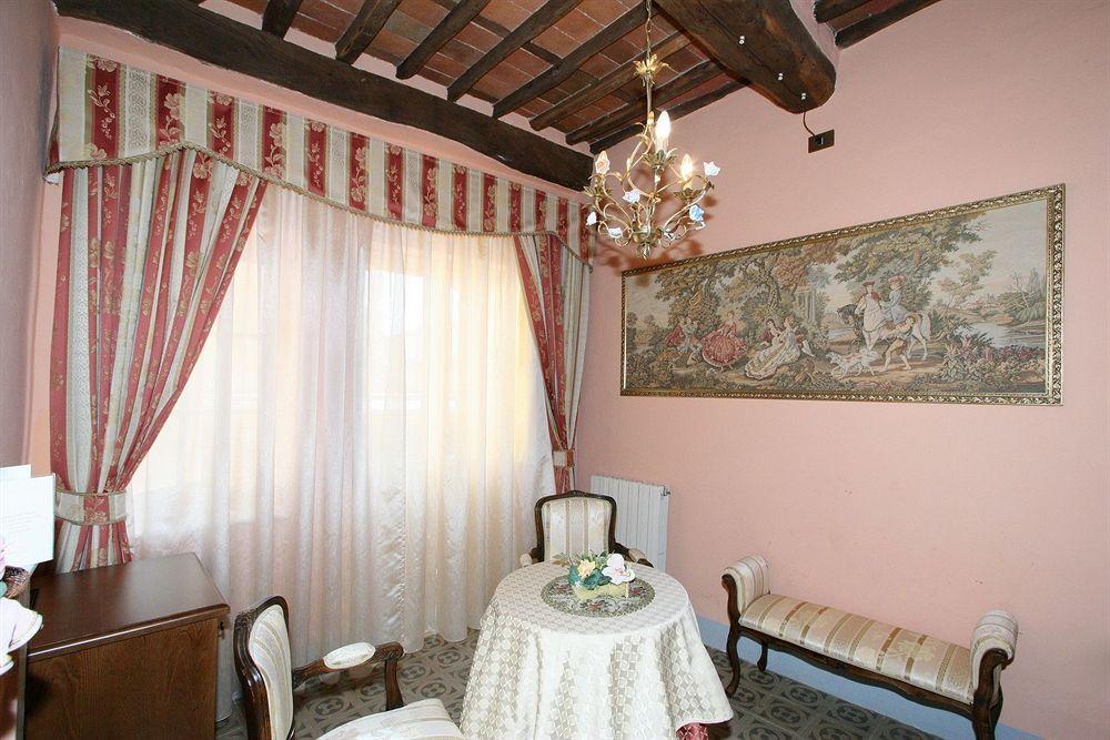 Antica Residenza Santa Chiara -city Center Guest house 3*