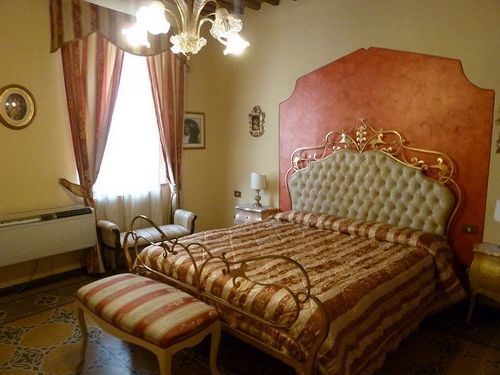 Guest house Antica Residenza Santa Chiara -city Center