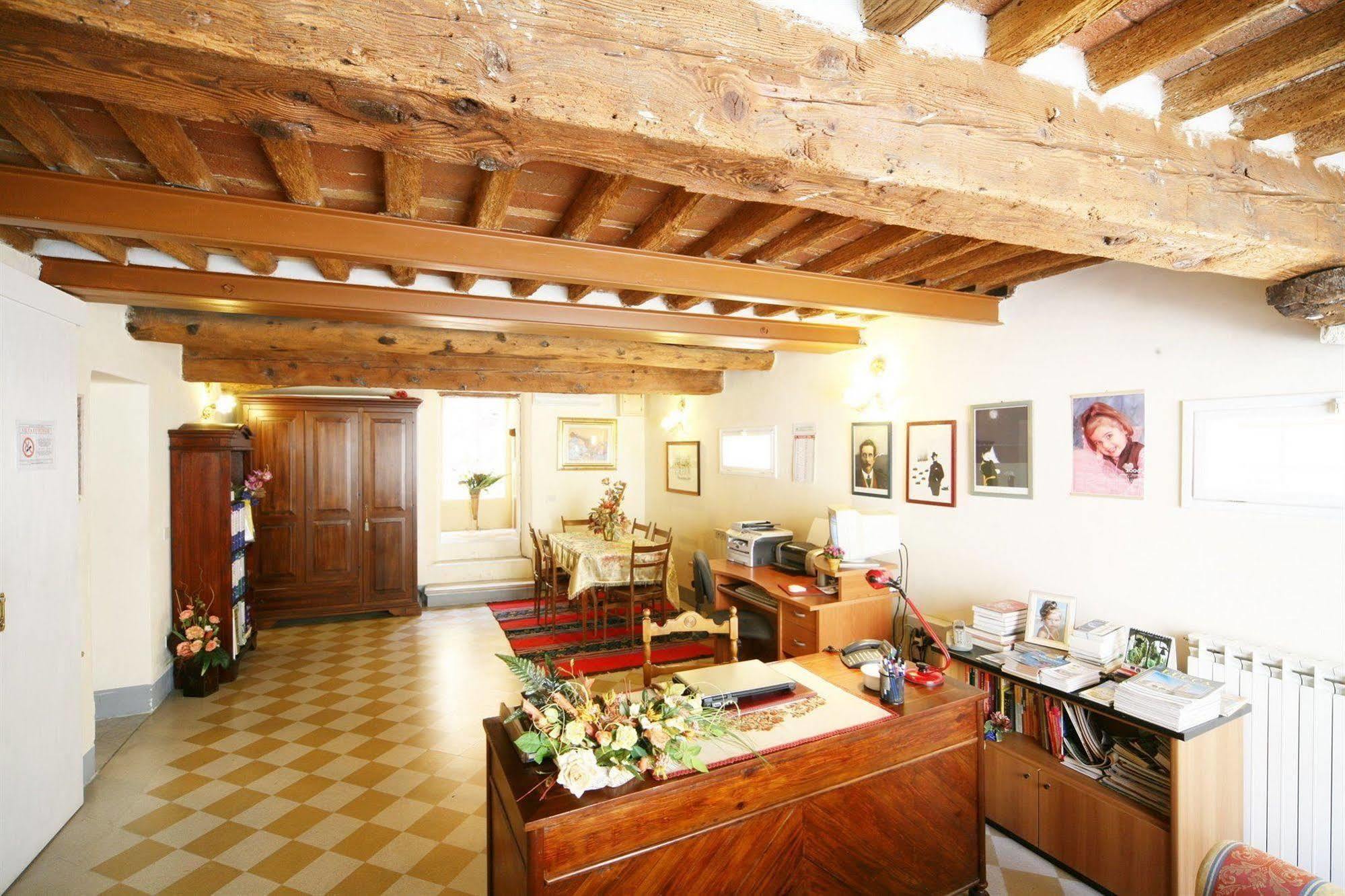 Antica Residenza Santa Chiara -city Center 3*