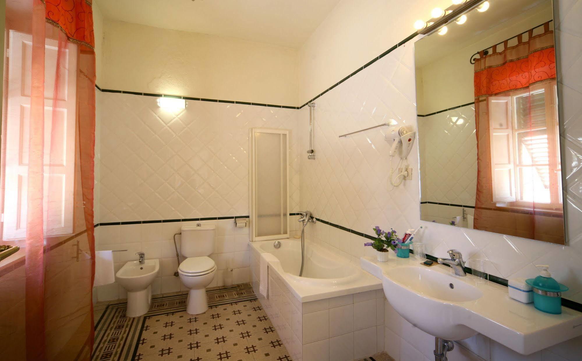 Antica Residenza Santa Chiara -city Center
