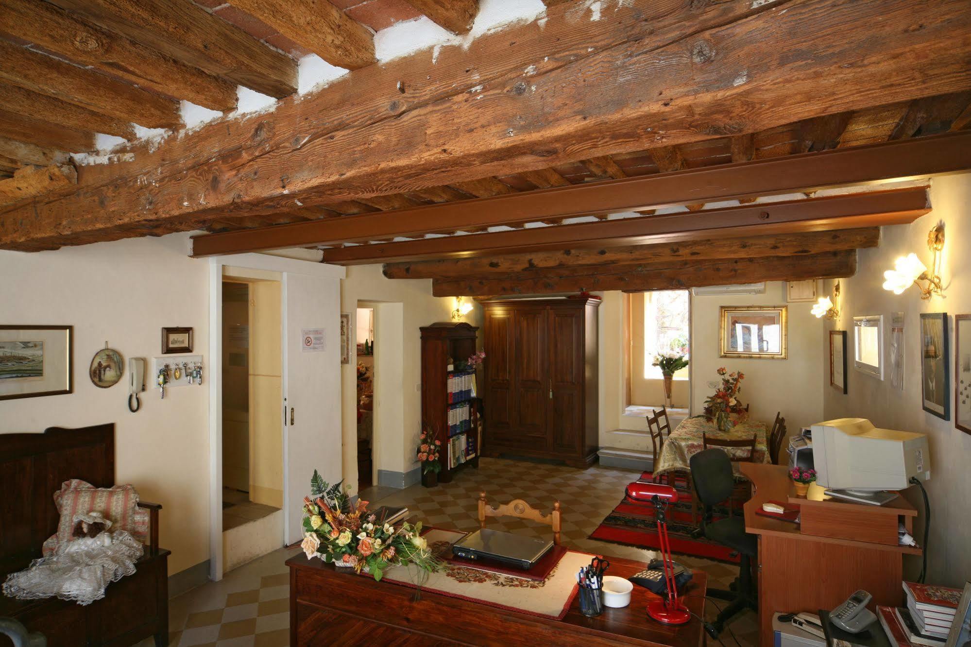 Gasthof Antica Residenza Santa Chiara -city Center Lucca