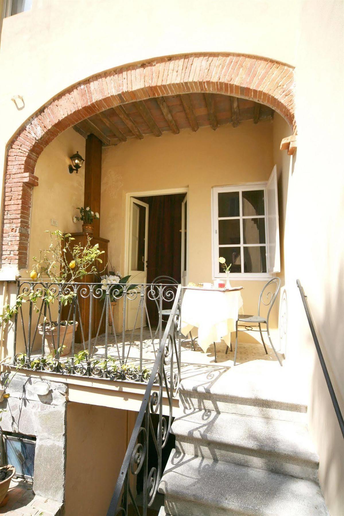 Gasthof Antica Residenza Santa Chiara -city Center Lucca