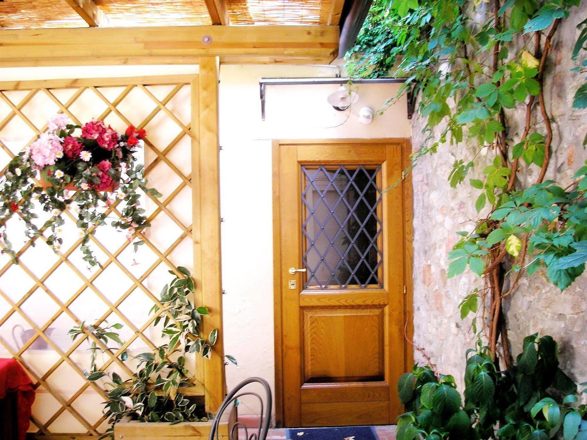 Antica Residenza Santa Chiara -city Center Guest house Lucca