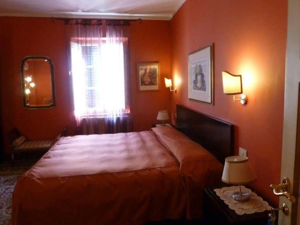 Antica Residenza Santa Chiara -city Center Gasthof 3*