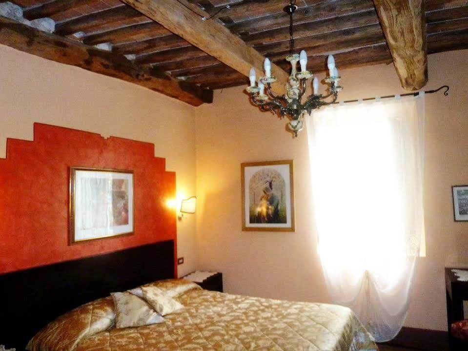 Guest house Antica Residenza Santa Chiara -city Center