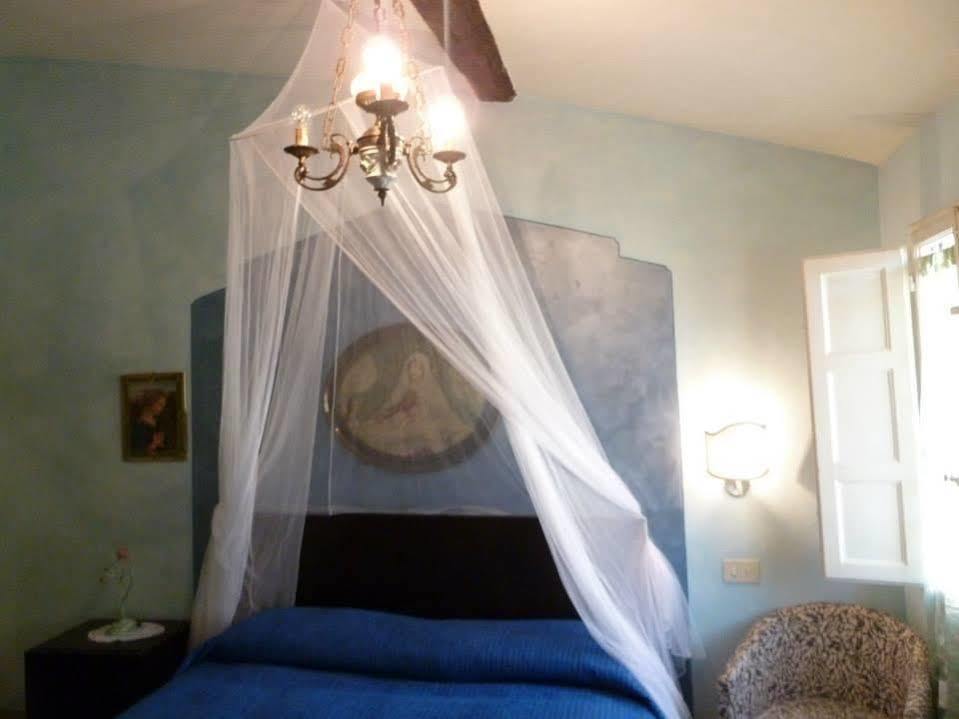 Antica Residenza Santa Chiara -city Center Pensión 3*